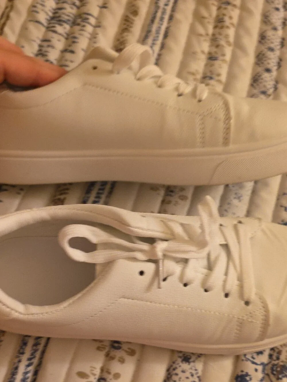 SHEIN White Low-Top Canvas Sneakers